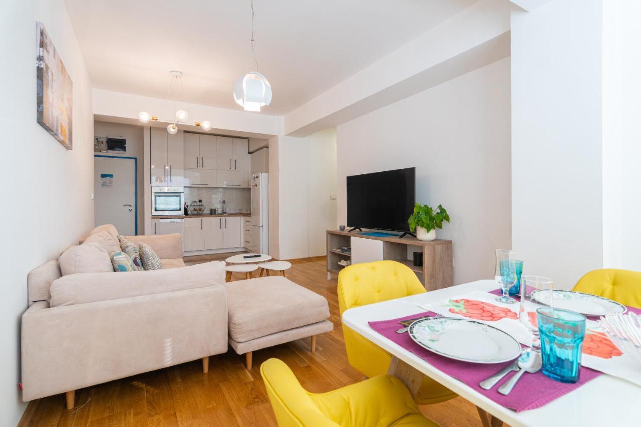 High-End Spacious Apartment Next To City Mall Скопье Экстерьер фото