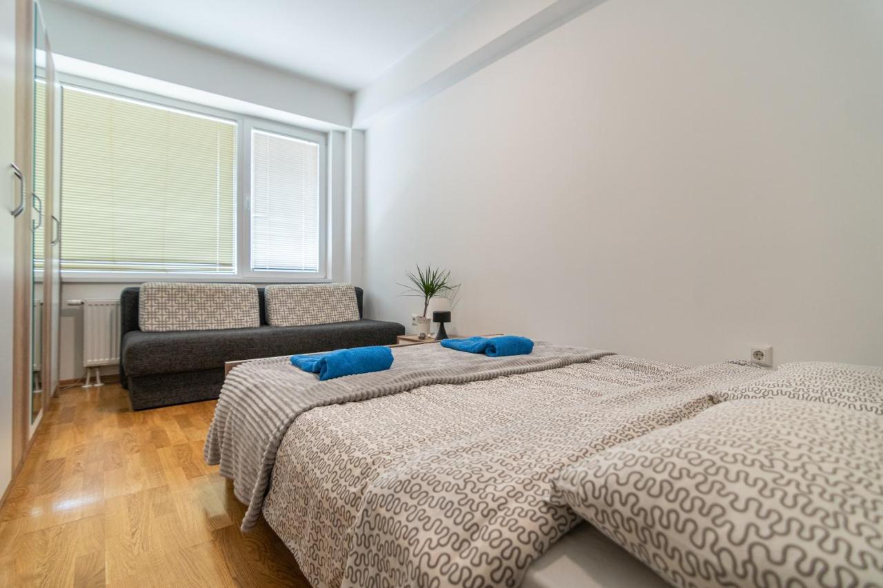 High-End Spacious Apartment Next To City Mall Скопье Экстерьер фото